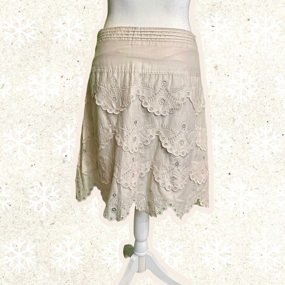 BCBGMaxAzria Soft Beige Lightweight Cotton Tiered Eyelet A-Line Mini Skirt Sz 2 - Picture 8 of 12